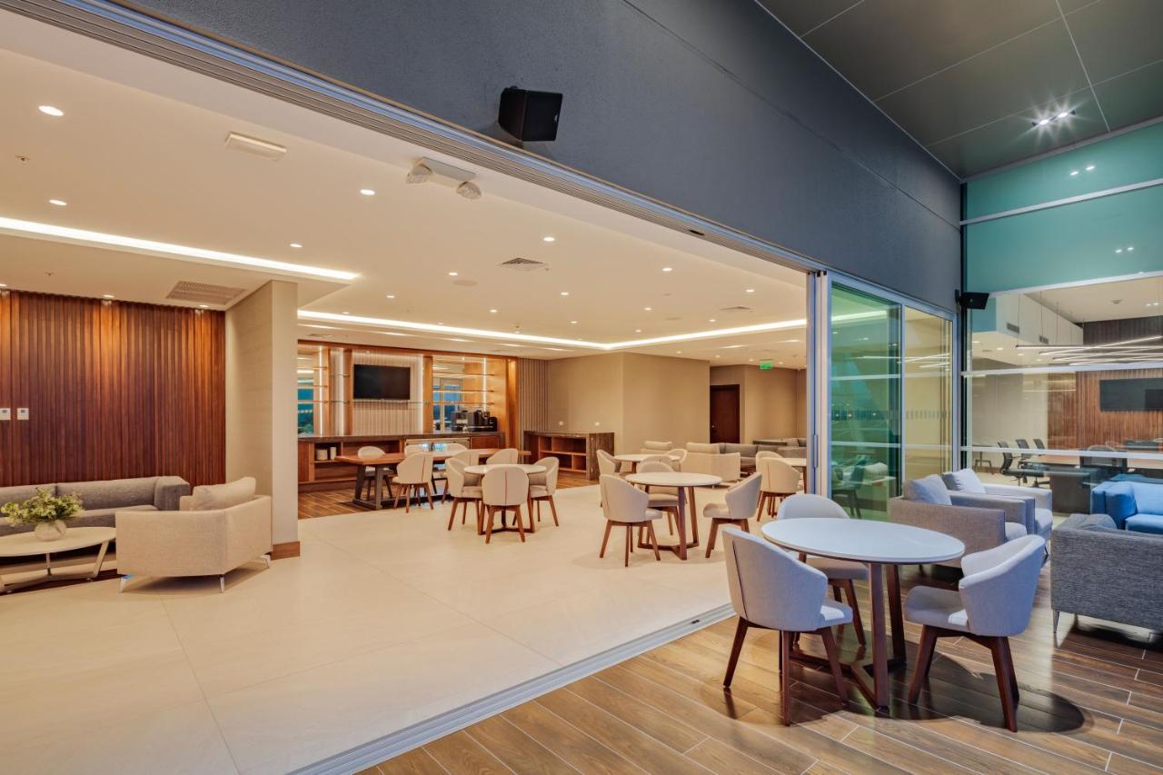 Holiday Inn - Quito Airport By Ihg Tababela Dış mekan fotoğraf The lounge at the airport.
