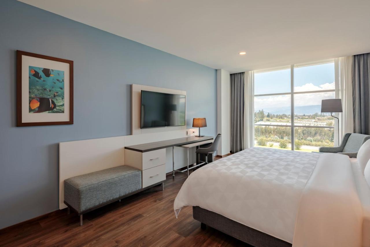 Holiday Inn - Quito Airport By Ihg Tababela Dış mekan fotoğraf A guest room at the Hilton Garden Inn in San Jose, Costa Rica