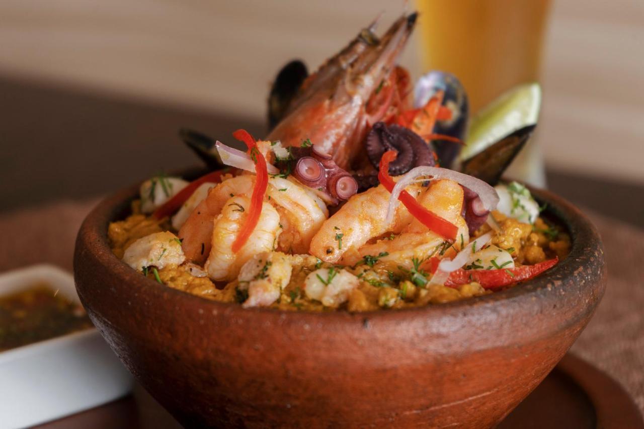 Holiday Inn - Quito Airport By Ihg Tababela Dış mekan fotoğraf Seafood paella